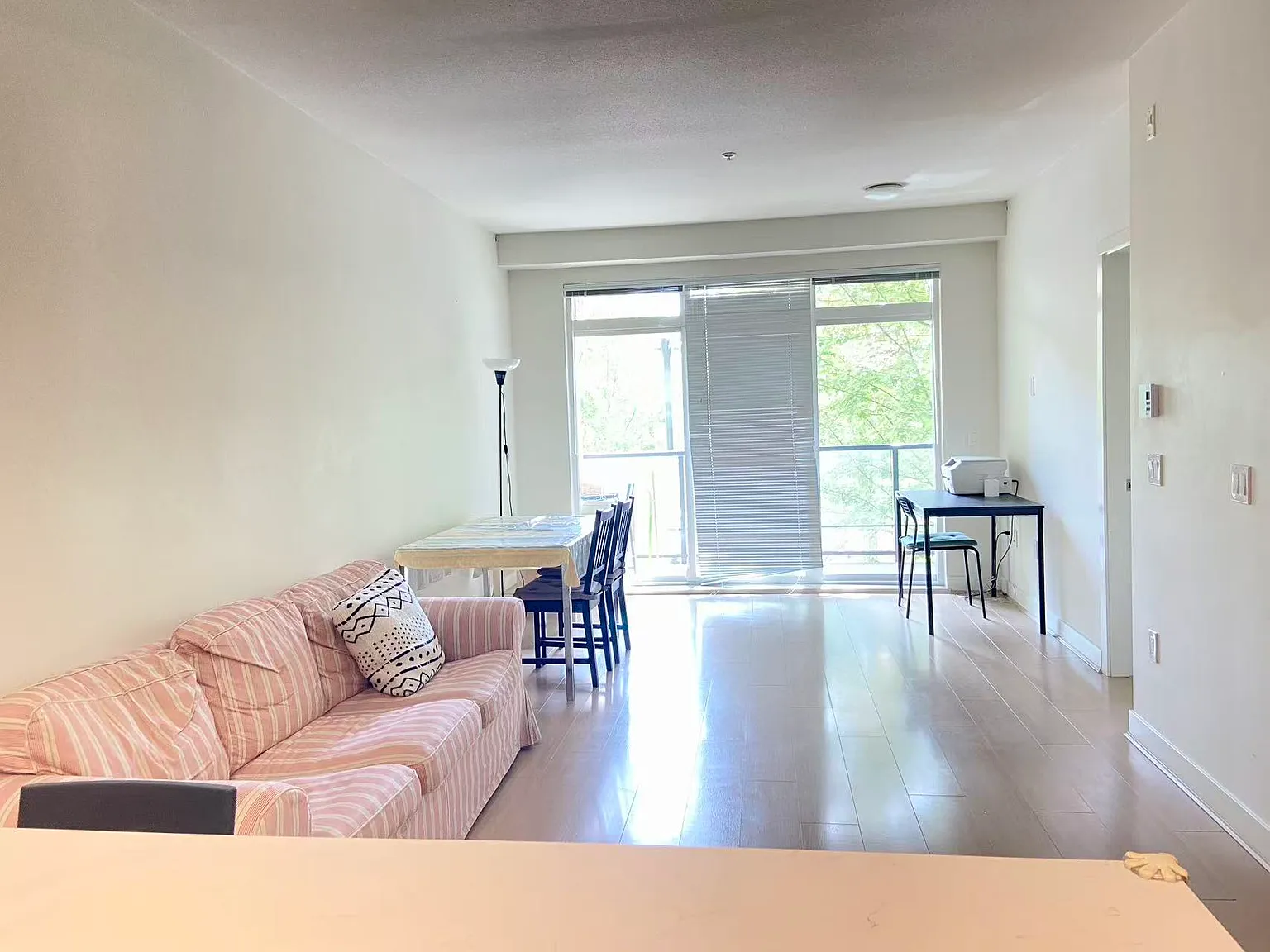 2 bed, 890 sqft, $3,400 — Photo 2