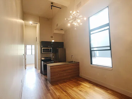 Rented by Manhattan Management LLC | media 26