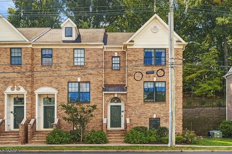 2 bed, 2.5 bath, $4,000 — Photo 1