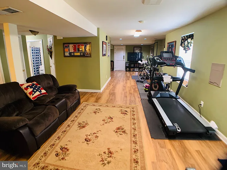 8604 Oak Chase Cir — Photo 46