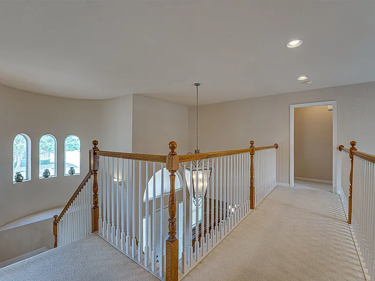 14 Center Ct — Photo 12