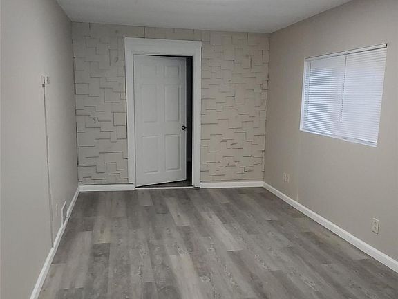 4th image of 8033 Winfield Ave