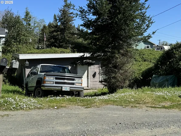 400 State St, North Bend, OR 97459