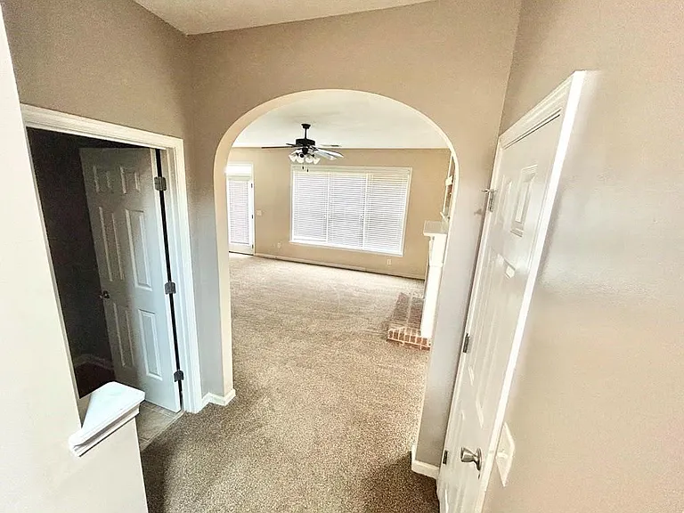 64 Creighton Ln — Photo 8