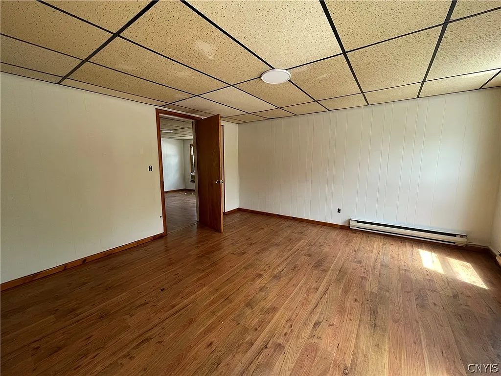 2 bed, 1.0 bath, 2329 sqft, $1,250 — Photo 2
