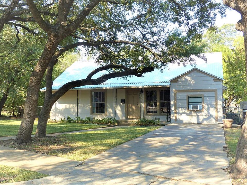 1st image of 808 Laurel Dr