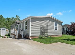 12367 Oak Ridge Cir, South Lyon, MI 48178