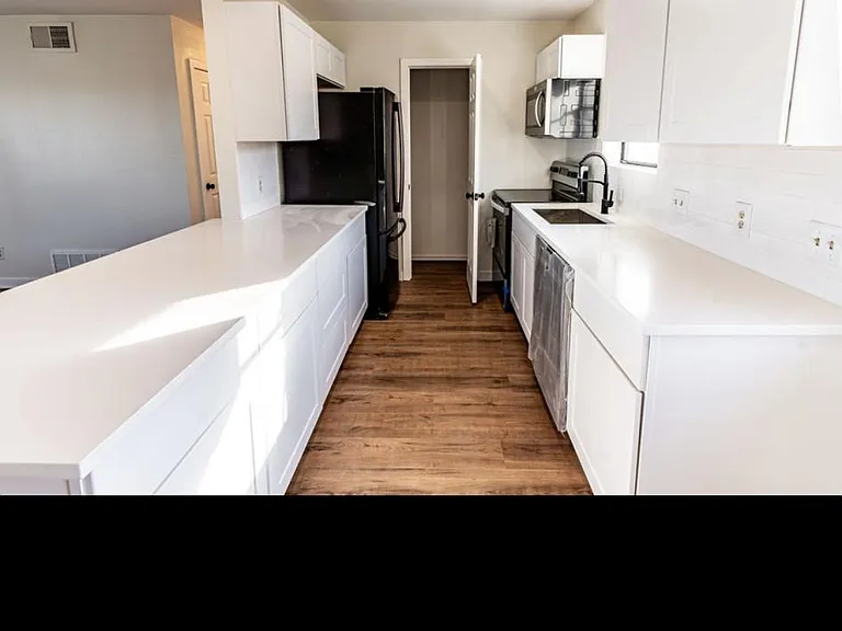 909 N 6th St — Photo 5