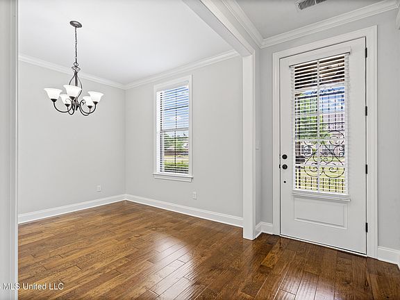 5th image of 6455 Chippewa Dr