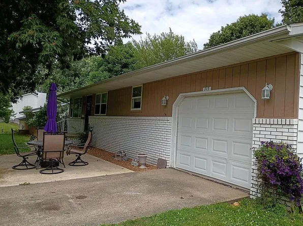 713 Schilpp Ct, Hopedale, IL 61747