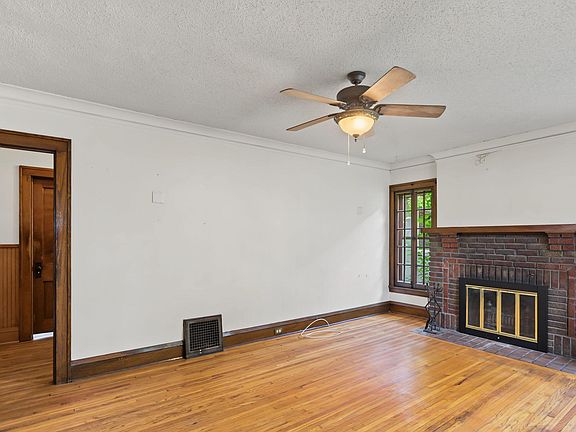 2nd image of 3023 32nd Ave S