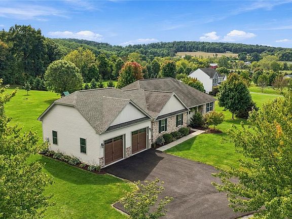 3rd image of 120 Cider Mill Rd
