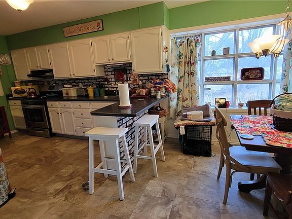 4th image of 3980 Lake Rd