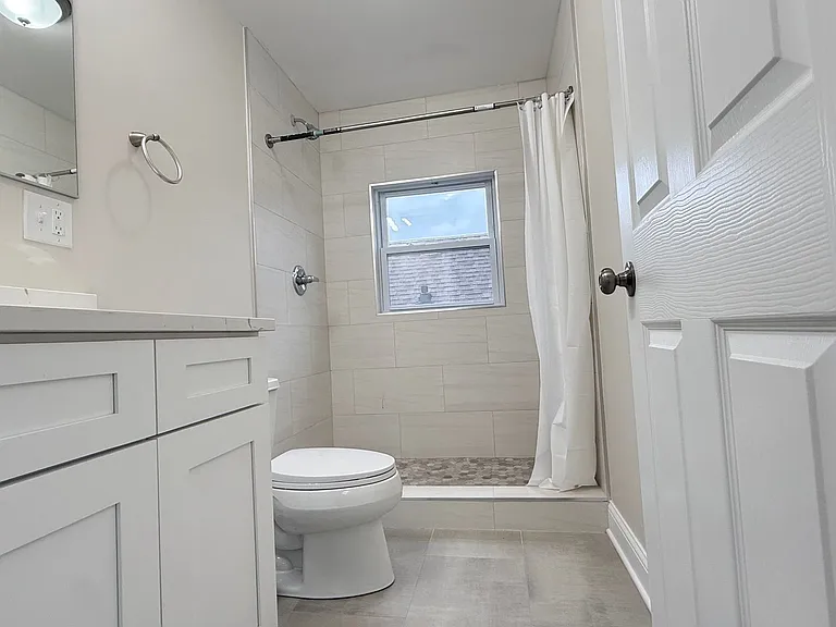 5821 W Gunnison St — Photo 44