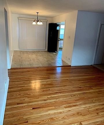 3rd image of 2624 W Farragut Ave APT 2N