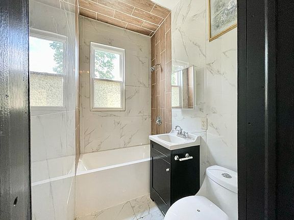 4th image of 225 Duncan Ave #6A