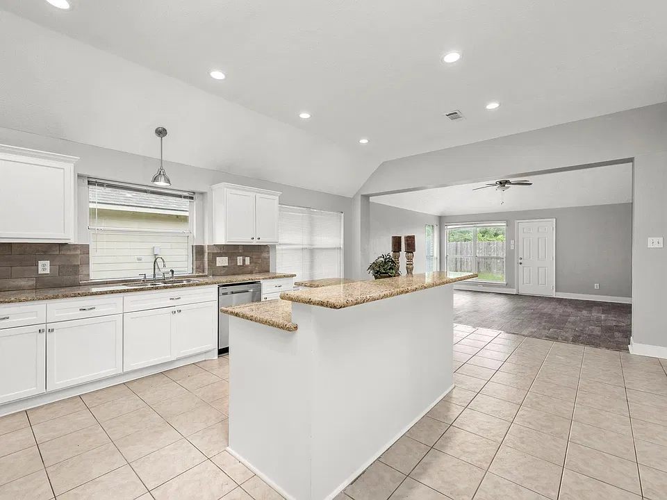 20314 Pomegranate Ln