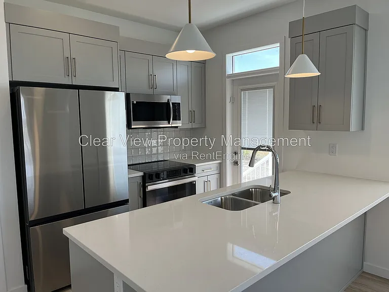 319 Aquitania Blvd W #UPPER LEVEL — Photo 6