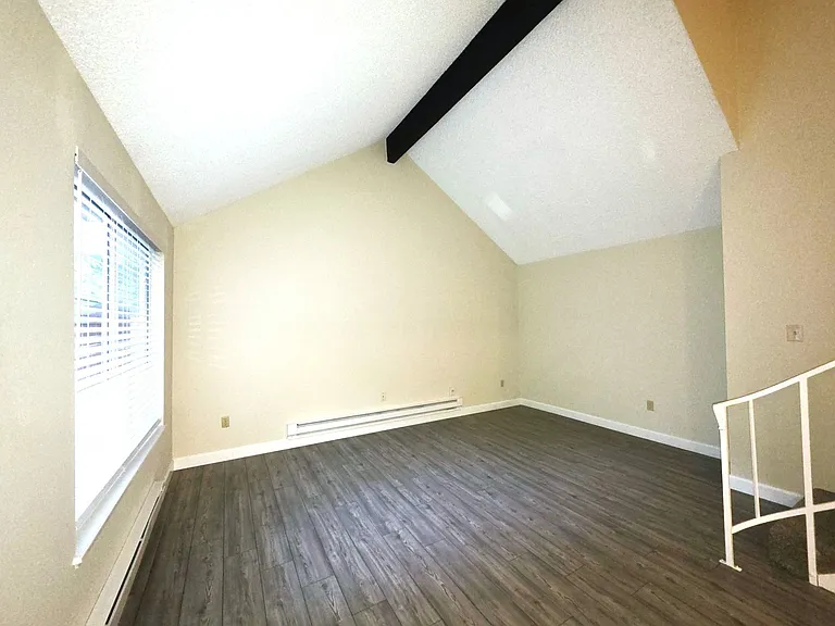 1747 London Cir — Photo 2
