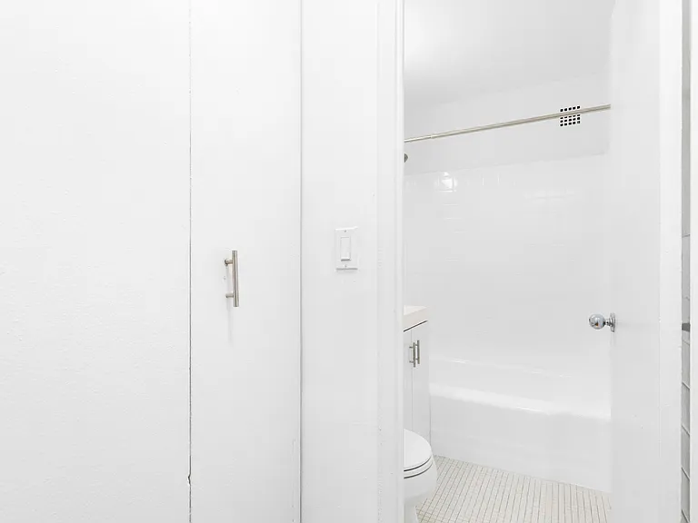 320 E 23rd St #3K — Photo 6