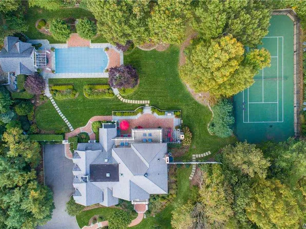 7 Toboggan Hill Path, Cold Spring Harbor, NY 11724
