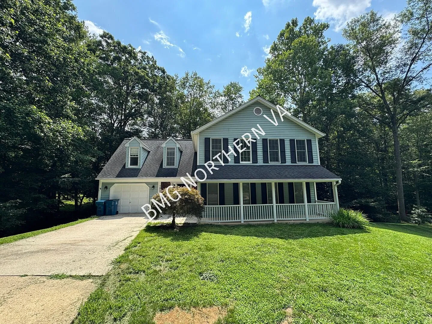 Stunning 4 Bed 3.5 Bath Home With Deck And Patio In Desired Middle Valley — Photo 1