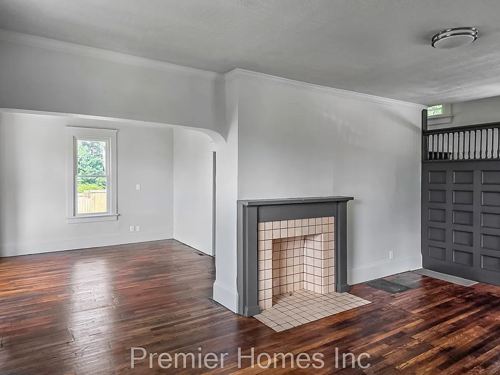 3 bed, $1,495 — Photo 2
