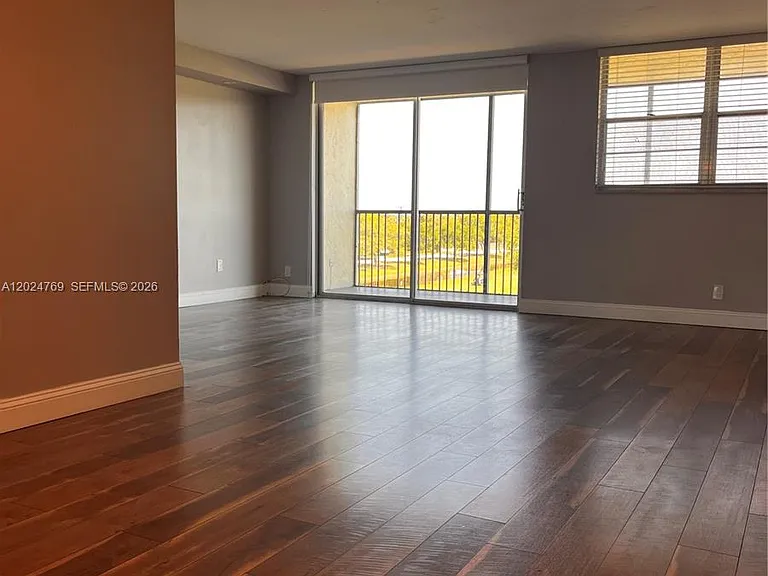 3100 W Rolling Hills Cir #403 — Photo 2