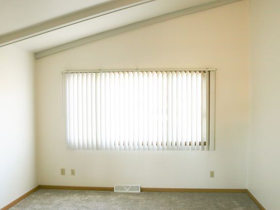 4th image of 401 4th Ave E