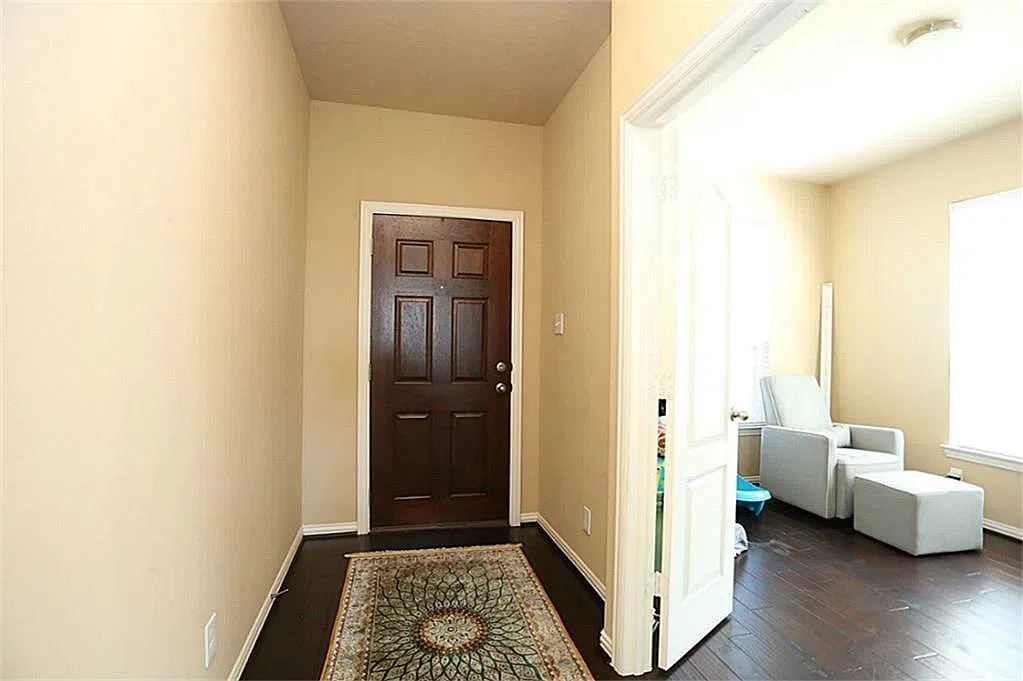 4 bed, 2.5 bath, 2859 sqft, $2,500 — Photo 3