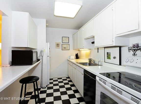 4th image of 1516 Hinman Ave APT 711
