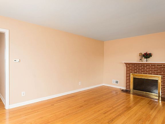 5th image of 3648 Parkwood Dr