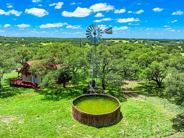 275 Enlightening Rd, Mountain Home, TX 78058
