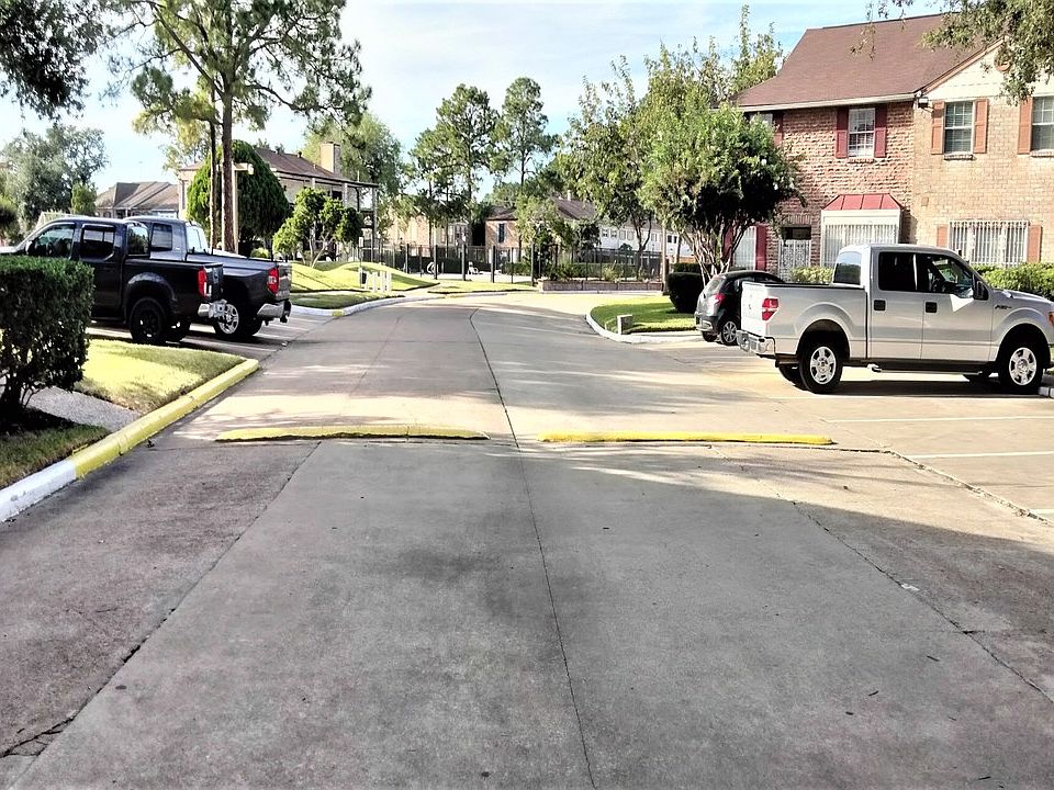 2nd image of 8361 Nairn St