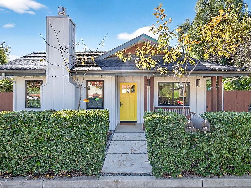 1st image of 207 E Eucalyptus St