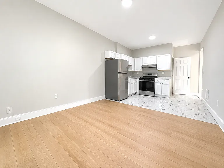 207 Goodrich St — Photo 1