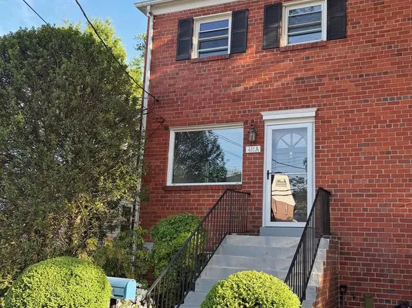 411 E Howell Ave #A, Alexandria, VA 22301