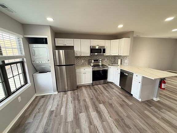 4th image of 3137 Woodlands Dr