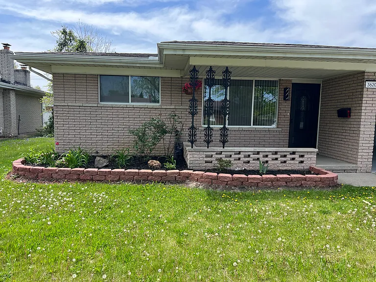 3620 Grigg Dr — Photo 2