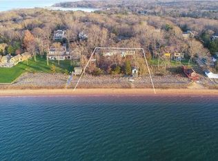 10 N Shore Rd, Hampton Bays, NY 11946