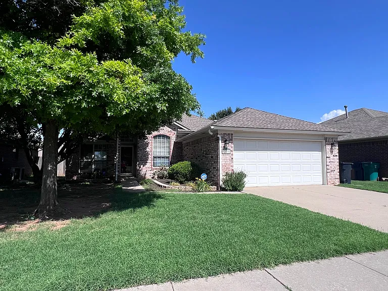 16232 Seminole Dr — Photo 1