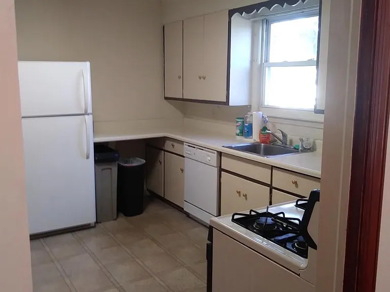 503 Main St — Photo 10
