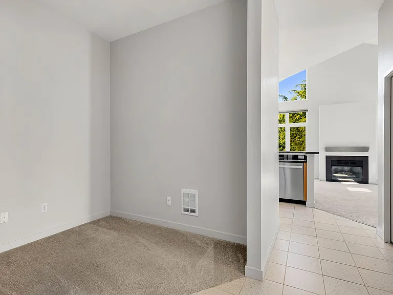 521 7th Ave #406 — Photo 11