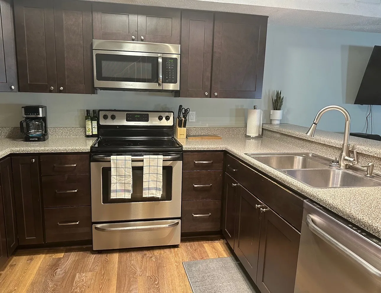 2 bed, 2.5 bath, 1280 sqft, $1,850 — Photo 2