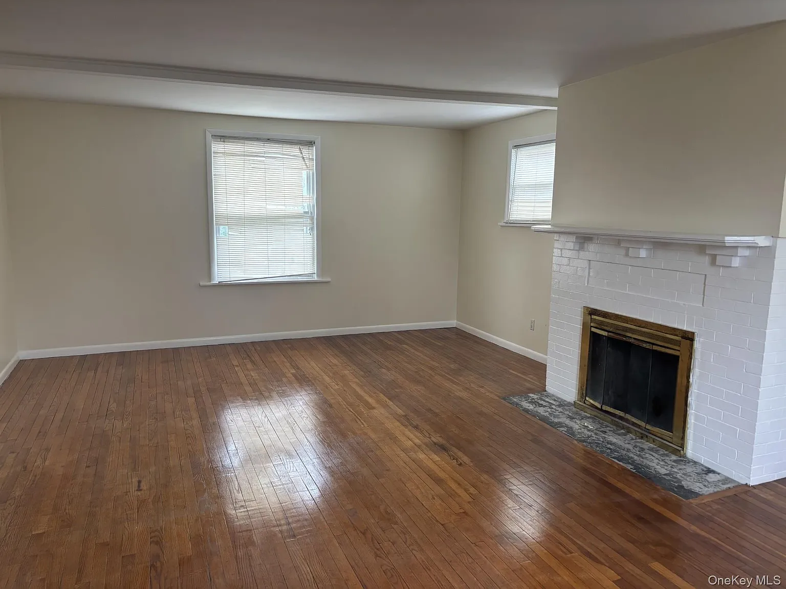 3 bed, 1.0 bath, 1300 sqft, $3,400 — Photo 3