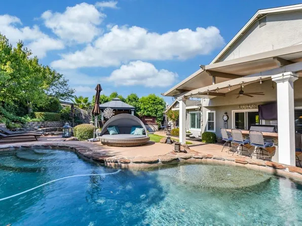 1220 Crescendo Dr, Roseville, CA 95678