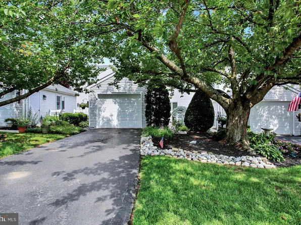 1706 Creek Vista Dr, New Cumberland, PA 17070