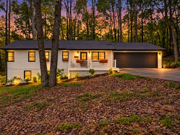 8570 Lynn Dr, Gainesville, GA 30506