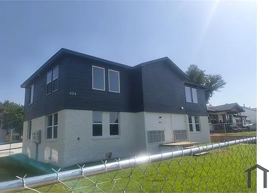 400 SW Grand Blvd