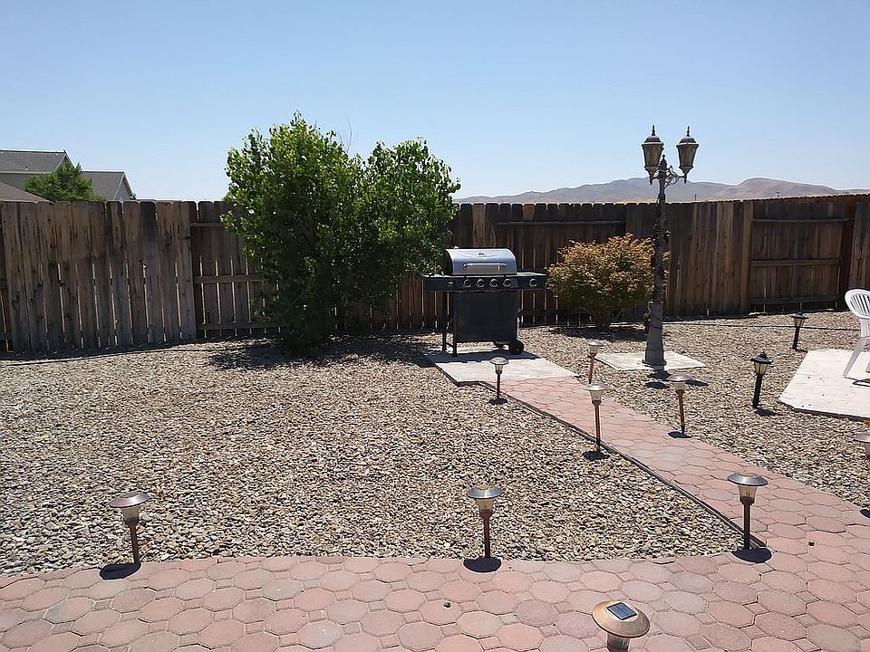2nd image of 3095 Snowberry St